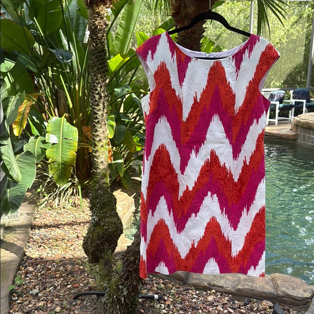 Signature by Robbie Bee Sleeveless woman’s dress Orange Pink and White  Size 12